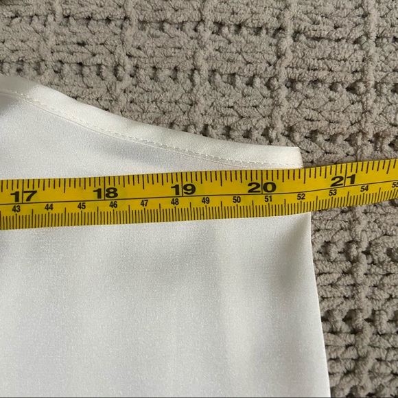 Express Off Shoulder Blouse In Ivory - Picture 9 of 9